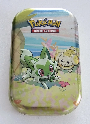 Pokémon TCG Mini Tin Paldea Friends   Sprigatito & Fidough   cutie metalică + card + sticker