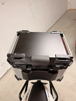 Top case aluminiu 55L - KemiMoto - universal  - imagine 2