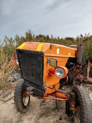 Dezmembrez tractor Renault 56,defecta pompa de injectie - imagine 2