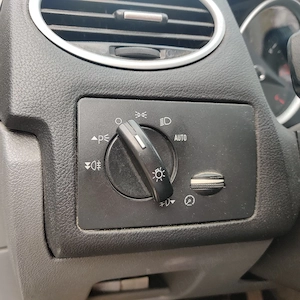 Ford Focus 2009 1.8 TDCi 115 CP TITANIUM Senzor Lumină Ploaie Climatromic Comenzi radio pe volan ETC - imagine 9