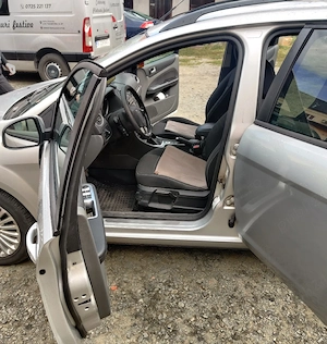 Ford Focus 2009 1.8 TDCi 115 CP TITANIUM Senzor Lumină Ploaie Climatromic Comenzi radio pe volan ETC - imagine 4