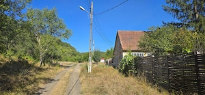 Casă de vânzare cu teren de 2300 mp - poalele dealului, lângă The Village - imagine 3