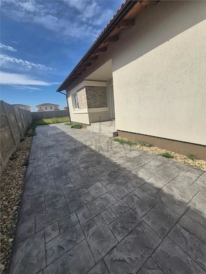 CASA INDIVIDUALA - SUPERBA - APROAPE DE CENTURA - imagine 3
