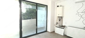 Spatiu comercial renovat cu 2 vitrine mari 11 ml, pe colt - Complexul Studentesc