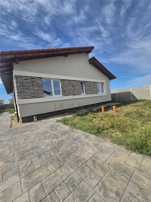 CASA INDIVIDUALA - SUPERBA - APROAPE DE CENTURA