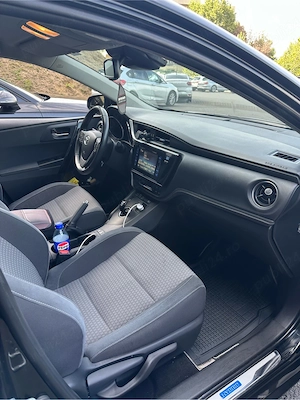 Vând Toyota Auris