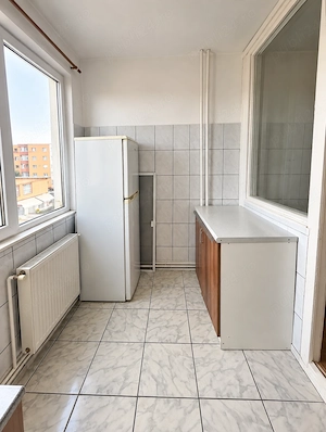 Garsonieră de închiriat   10 min de Coresi, aproape de Lidl și piață - imagine 3