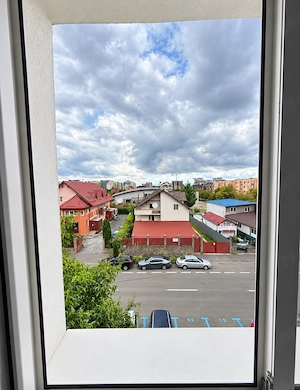 Garsonieră de închiriat   10 min de Coresi, aproape de Lidl și piață