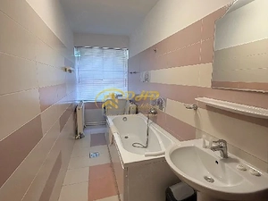 Apartament 2 camere in zona Podul de fier, la 10 minute de UMF. - imagine 2