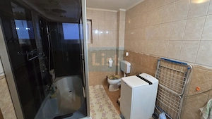 Apartament cu 3 camere, doar 5 apartamente in Bloc - imagine 8