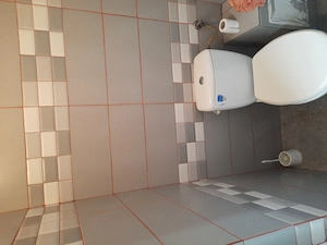 Vand sau inchiriez casa cu spatiu comercial cu toate utilitatile si teren 1700m central in Giarmata 