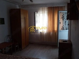Garsoniera cu centrala proprie.
