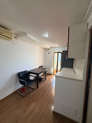  Vand apartament doua camere decomandat etaj 4 4 , strada Varful cu Dor nr 1 - imagine 3