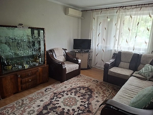 apartament 4 camere nedecomandat de vanzare.