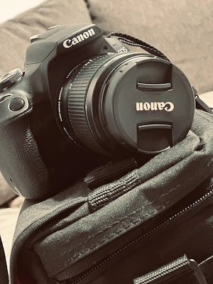 Aparat foto DSLR Canon EOS 2000D,24.1 MP, Negru + Obiectiv EF-S 18-55mm IS II
