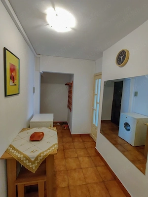 Inchiriez apartament 2 camere in zona centrala - imagine 2
