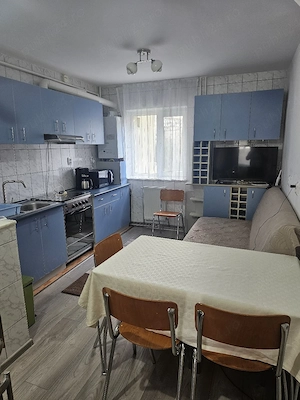 apartament 3 camere de închiriat 