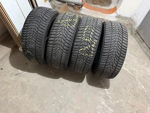 Set 4 Anvelope Iarna Hankook Winter I'Cept Evo 3 W330 98V XL - 235/45/R18 - rulate sub 10k KM