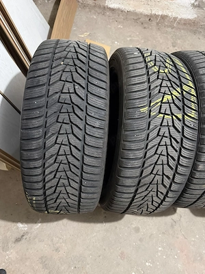 Set Anvelope Iarna Hankook Winter I'Cept Evo 3 W330 98V XL - 235/45/R18, rulate putin, 7.5-8mm - imagine 4