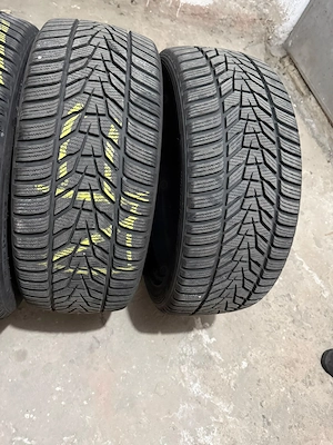 Set Anvelope Iarna Hankook Winter I'Cept Evo 3 W330 98V XL - 235/45/R18, rulate putin, 7.5-8mm - imagine 5