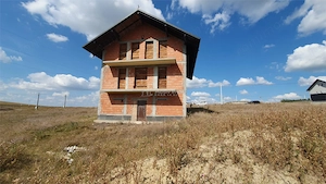 Casa Individuala la Rosu - 250 mp - Teren 10 ari - Scheia - imagine 3