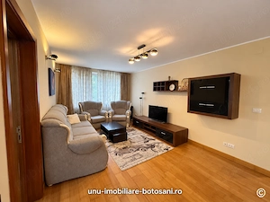 Apartament 3 camere - parter - zonă centrală -bulevard parcare concesionată  - imagine 2