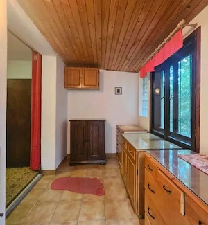 UN APARTAMENT PENTRU CEI CARE S-AU SĂTURAT DE SPAȚII ÎNGHESUITE - imagine 2