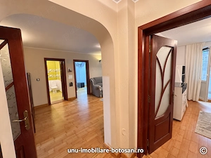 Apartament 3 camere - parter - zonă centrală -bulevard parcare concesionată  - imagine 3