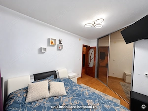 Apartament 3 camere - parter - zonă centrală -bulevard parcare concesionată  - imagine 4