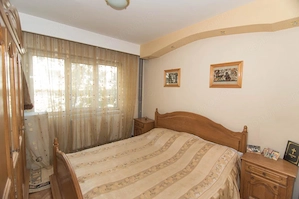 Rar pe piață - Apartament cu 3 camere, decomandat, Etaj 1 – Popa Șapca - imagine 2
