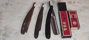 -  vand  brici briciuri pt. barbierit pt. colectie   panoplie etc  cele din poza  pret 200 ron 3 buc