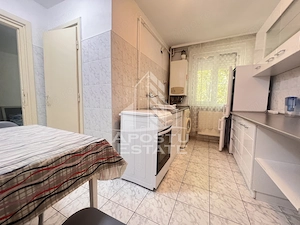 Apartament cu 2 camere, etajul 1, balcon, loc de parcare, zona central - imagine 3