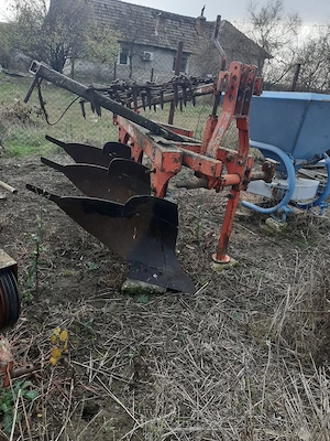 Vand plug agricol cu 3 trupite