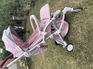 Vand carucior sport pentru fetita 