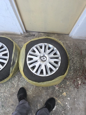 vind anvelope iarna impecabile cu geantă 4.buc logan renault clio etc  - imagine 5