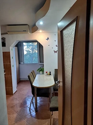 Apartament cu 3 camere în Zona Lipovei etajul 2