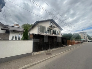 Casa 240 mp, teren 309 mp, zona Micro 4