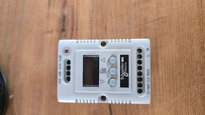 Higrotermostat electronic Schneider Electric ClimaSys CC (NSYCCOHYT230VID)   Nou