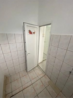 Spatiu comercial central de inchiriat , situat intr-o zona foarte aglomerata cu locuri de parcare  - imagine 4