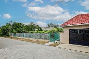 Casă parter de vânzare în Pecineaga