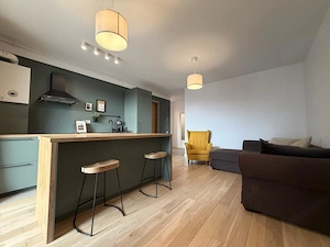 Apartament cu 2 camere, etaj 3, 45 utili, terasa 12mp - zona Central - imagine 2