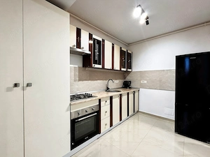 Închiriere Apartament 2 Camere   Zona Moinești (Gorjului   Valea Ialomiței), Parcare - imagine 4