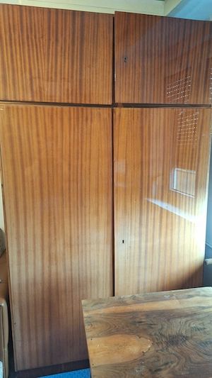 Donez dulap cu dimensiunile de 120   61   204 cm (Arad)