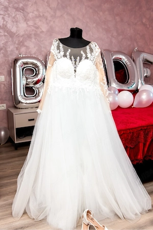 vând rochie de mireasă