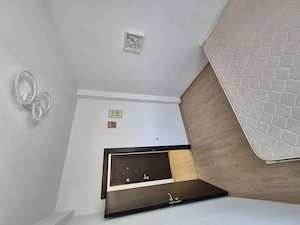 Vand apartament 3 camere  - imagine 8