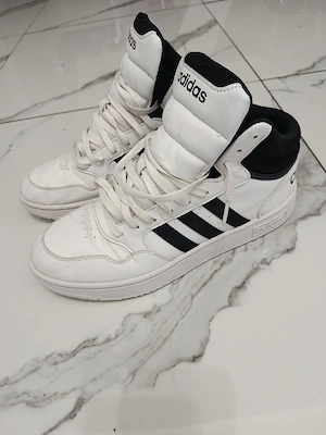 adidas de vanzare