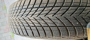 Vând 2 cauciucuri de iarna Goodyear ultragrip 195/65/R15 dot 2024 montate pe jante de oțel Ford R15 - imagine 3