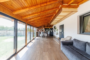 Proprietate cu 2 case si curte in Oarja, AG - imagine 14