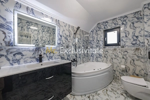 Proprietate cu 2 case si curte in Oarja, AG - imagine 12