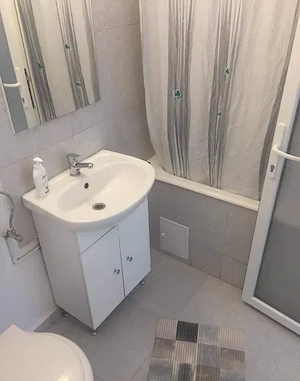 Inchiriez apartament 2 camere decomandat zona Circumvalatiunii - imagine 2